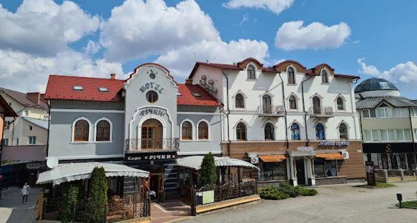 Richky Hotel Truskavets Bagian luar foto